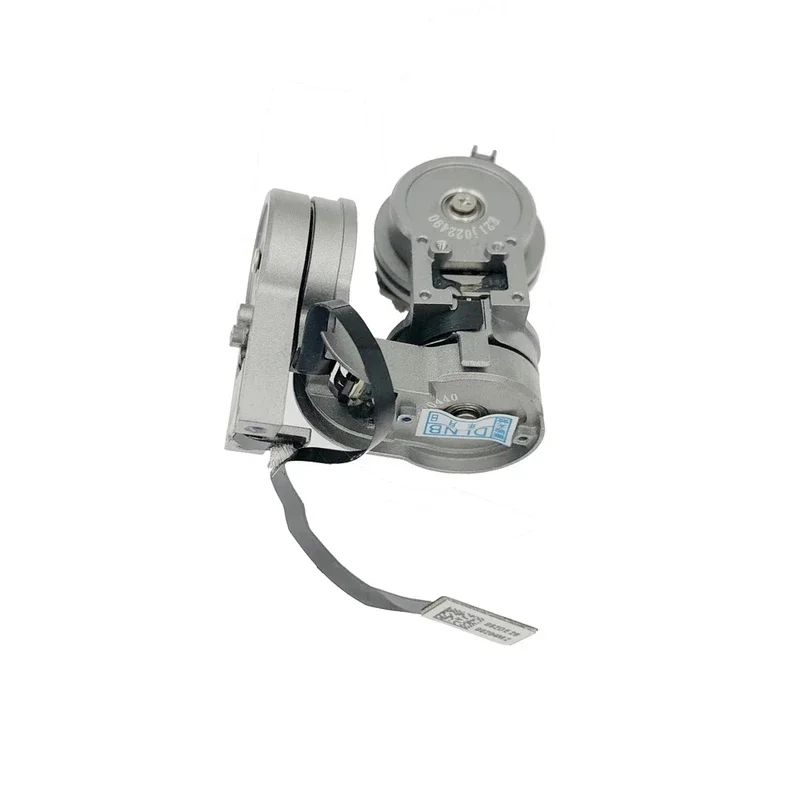 Pièces détachées originales et copie : câble nappe et gimbal pour DJI Mavic Pro/Platinum, posés sur une surface plane.