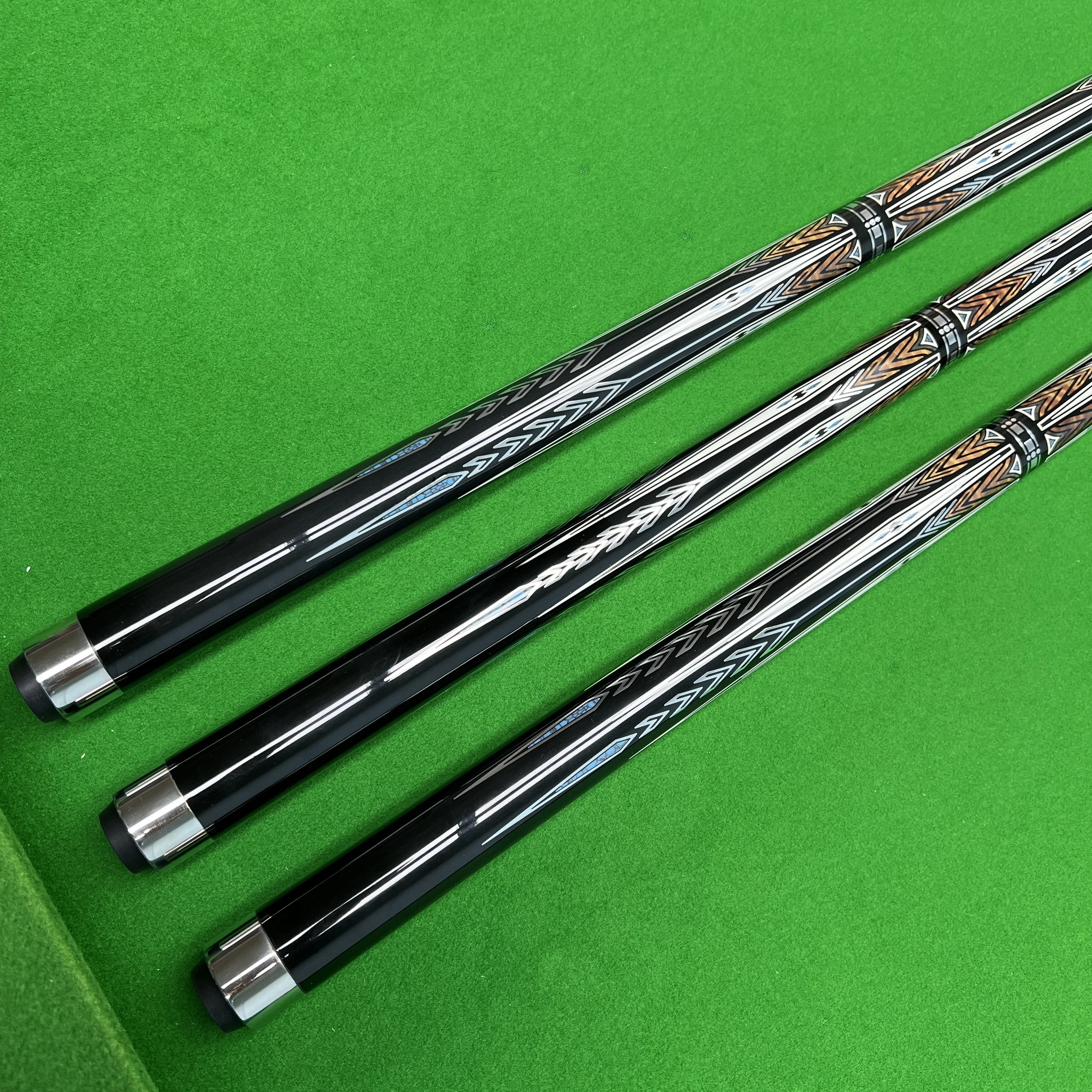 

High-Quality 1/2 Maple Pool Cue with 13mm Colorful Tip - Durable, Comfortable Grip, Accurate Shots - Stylish Design