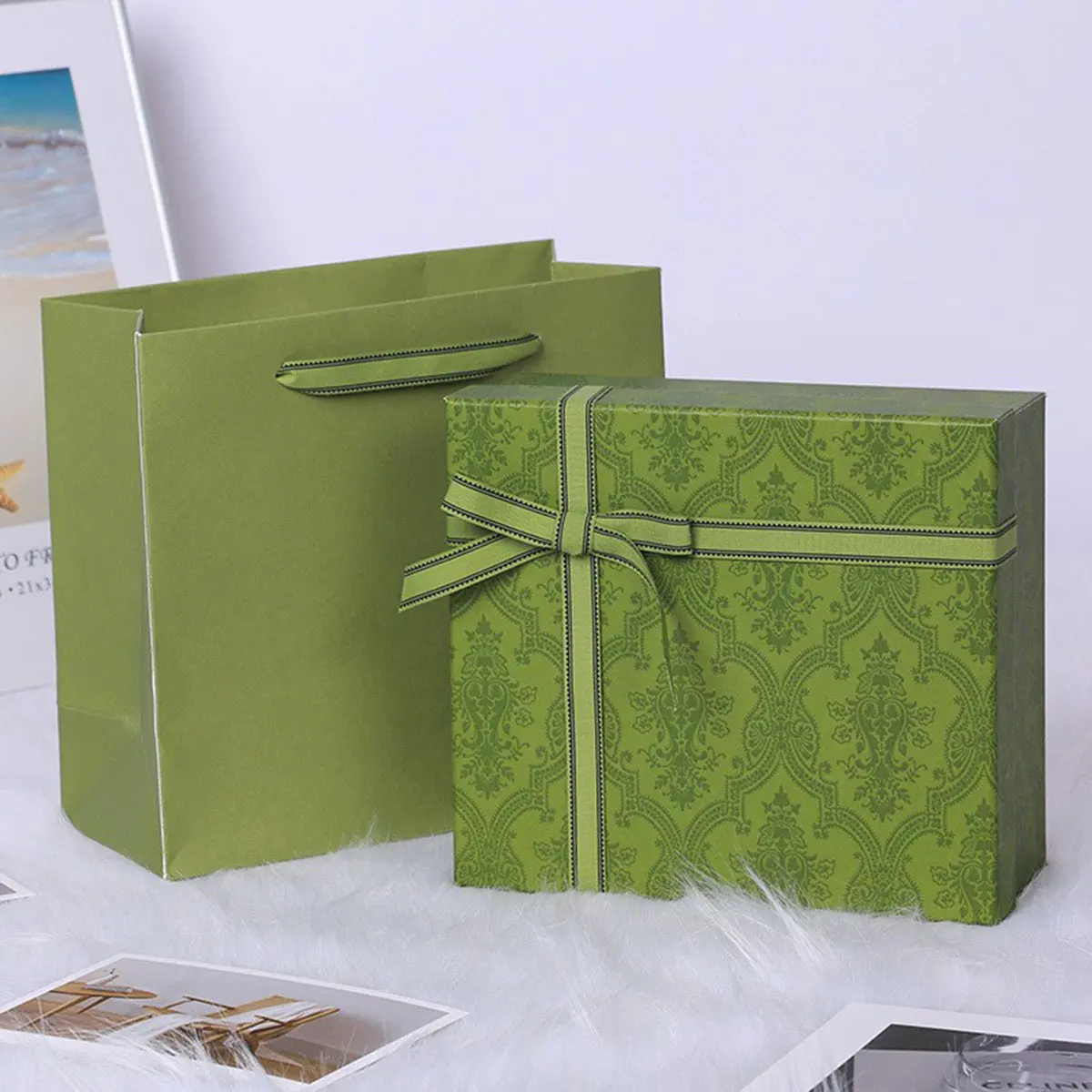 Elegant Green Gift Box Exquisite Paperboard Case for Valentine's Mother's Day Festival Gift Jewelry Comestic Perfume Packaging
