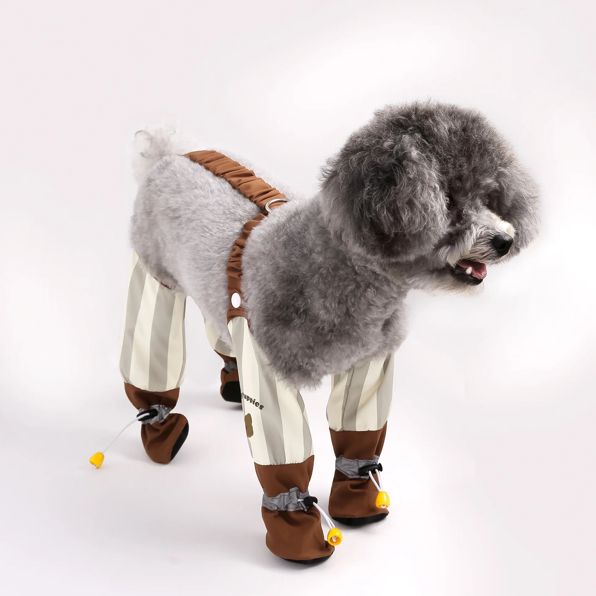 Hunde-Ganzkörperanzug Wasserdicht Schmutzabweisend Haustier-Hose Vollständiger Beinschutz Reflektierend Verstellbar Rutschfester Hunde-Overall mit Schutzschuhen – Detail 11