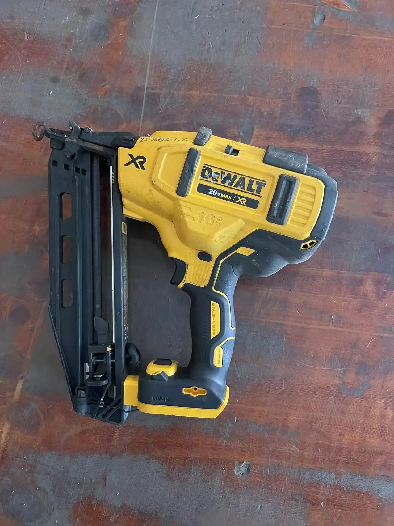 USED DeWalt DCN660N 18V  Brushless Angled Nailer Body Only.SECOND HAND