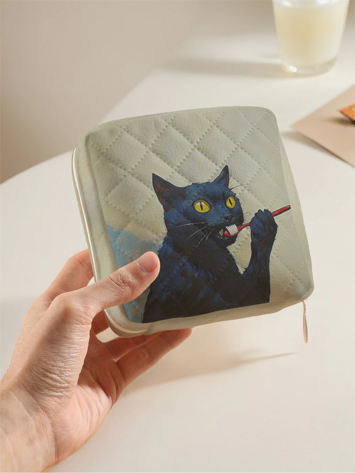 1 portable sanitary napkin storage bag, made of seaweed turtle pattern and diamond mesh material, lightweight women's tissue bag