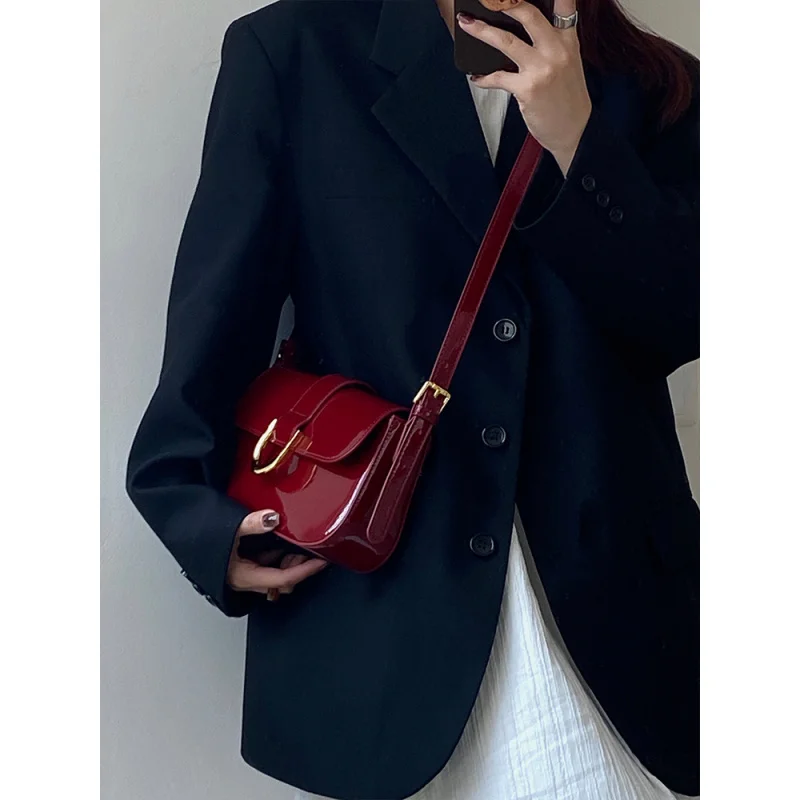 Elegant Women's Single Shoulder Bag Vintage Burgundy Horseshoe Buckle Handbag Shoulder Crossbody Bag