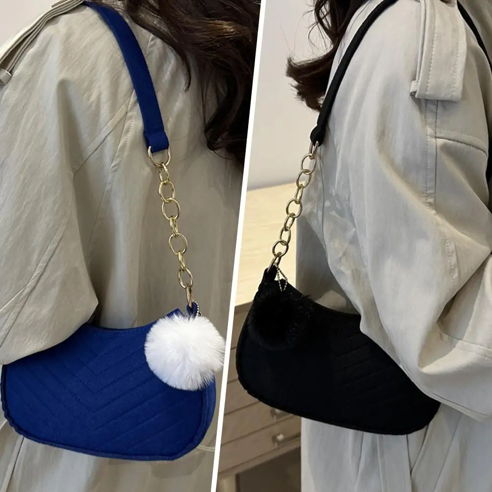 Borsa a Tracolla in Feltro con Pompon, Borsa Hobo Trapuntata, Borsa a Tracolla Monocolore in Feltro per Donne, Casual ed Elegante per Uso Quotidiano - immagine 3