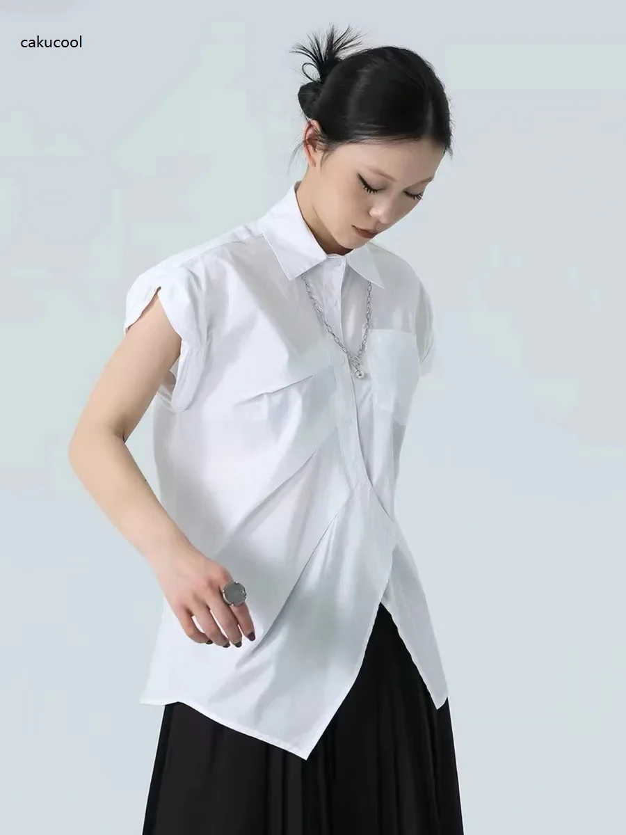 

Летняя однотонная белая Асимметричная блузка Cakucool, Женская плиссированная блузка без рукавов, рубашка, Корейская дизайнерская Офисная Женская блузка, топы