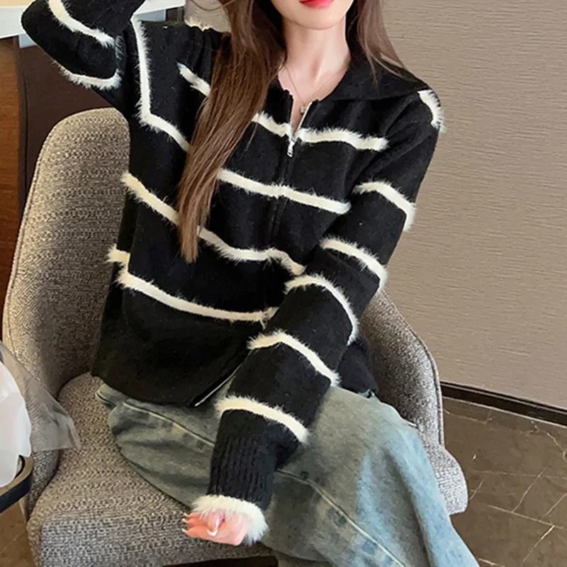 

Mink-like Black and White Striped Lapel Double Zipper Knitted Cardigan for Women 2023 Autumn New Korean Style Sweater Women