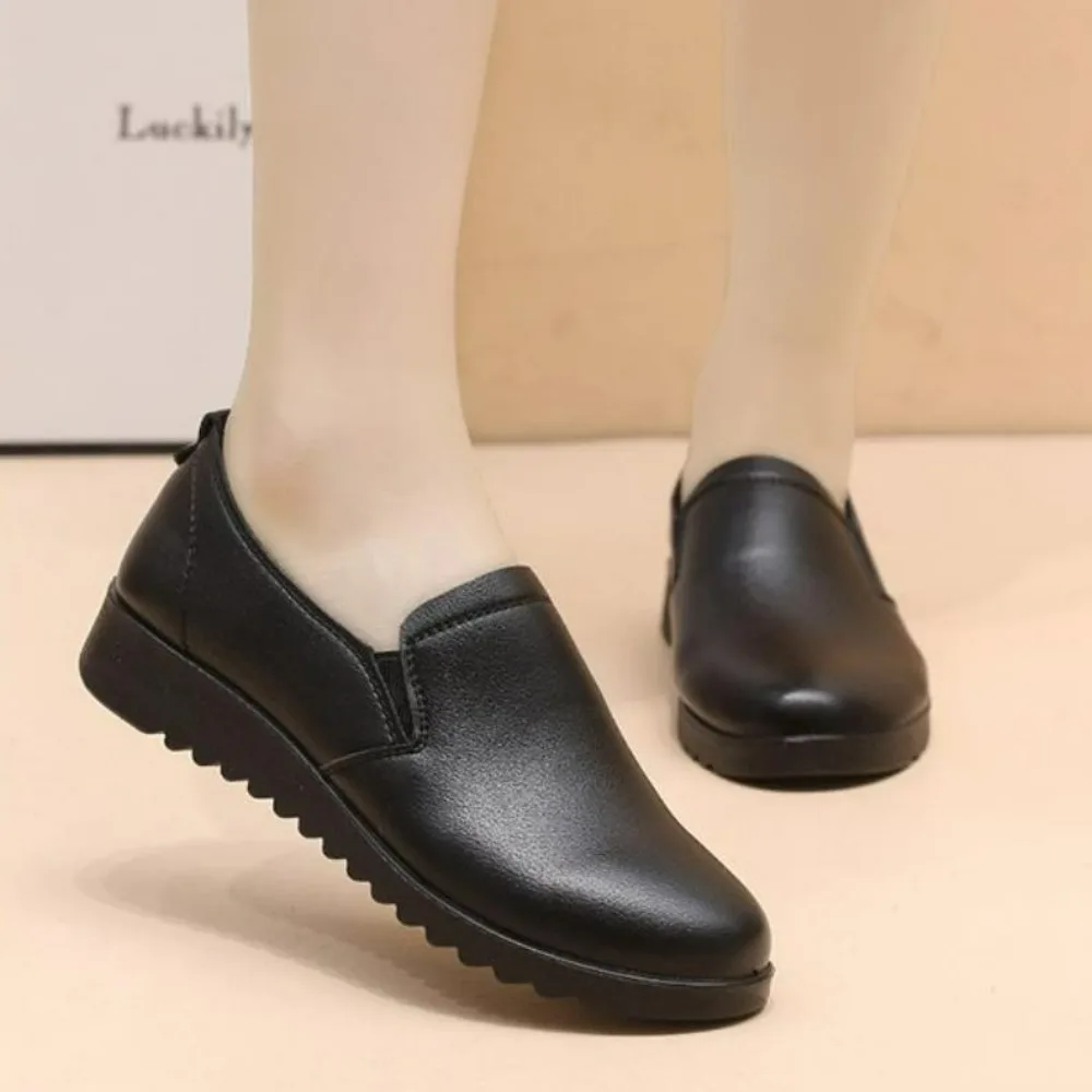 New Spring Soft Soled Loafers Black Leather Shoes Anti-Slip Casual Shoes Women's Comfortable Work Shoes Flats Sneakers
