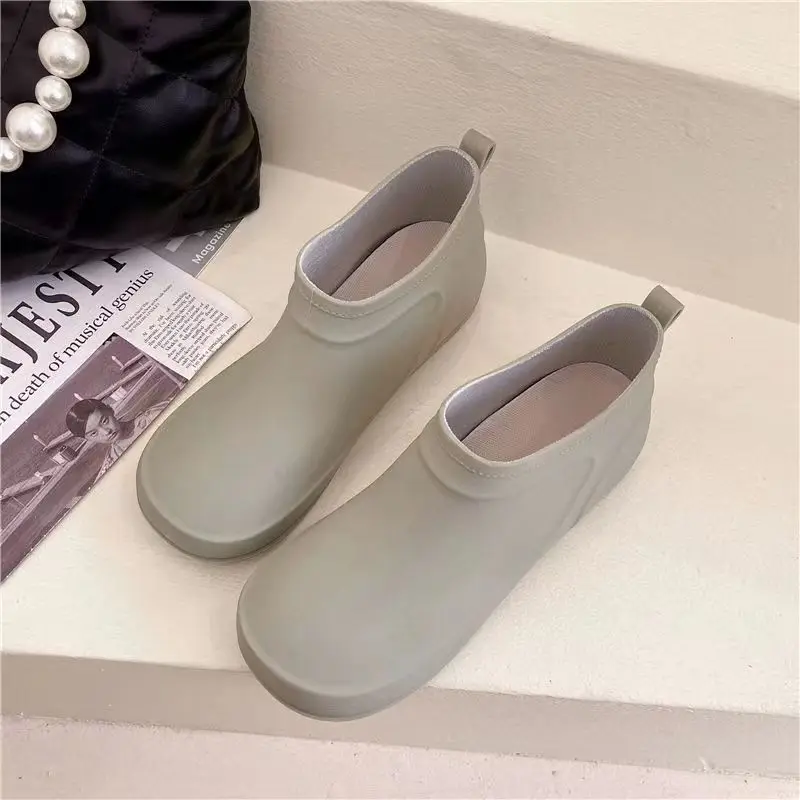 Women's Four Seasons Short Tube Rain Shoes Soft Bottom Non Slip Waterproof Fashionable Hemmed Rain Shoes Kitchen Work Shoes