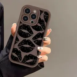 Cover per telefono con vernice matte labbra nere