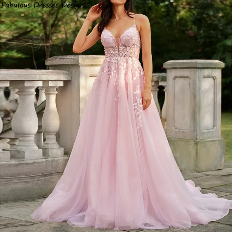 

Pink Tulle Long A-line Bridesmaid Dresses Applique Lace Criss-cross Backless Sexy Wedding Party Dress Sweep Train Prom Gown