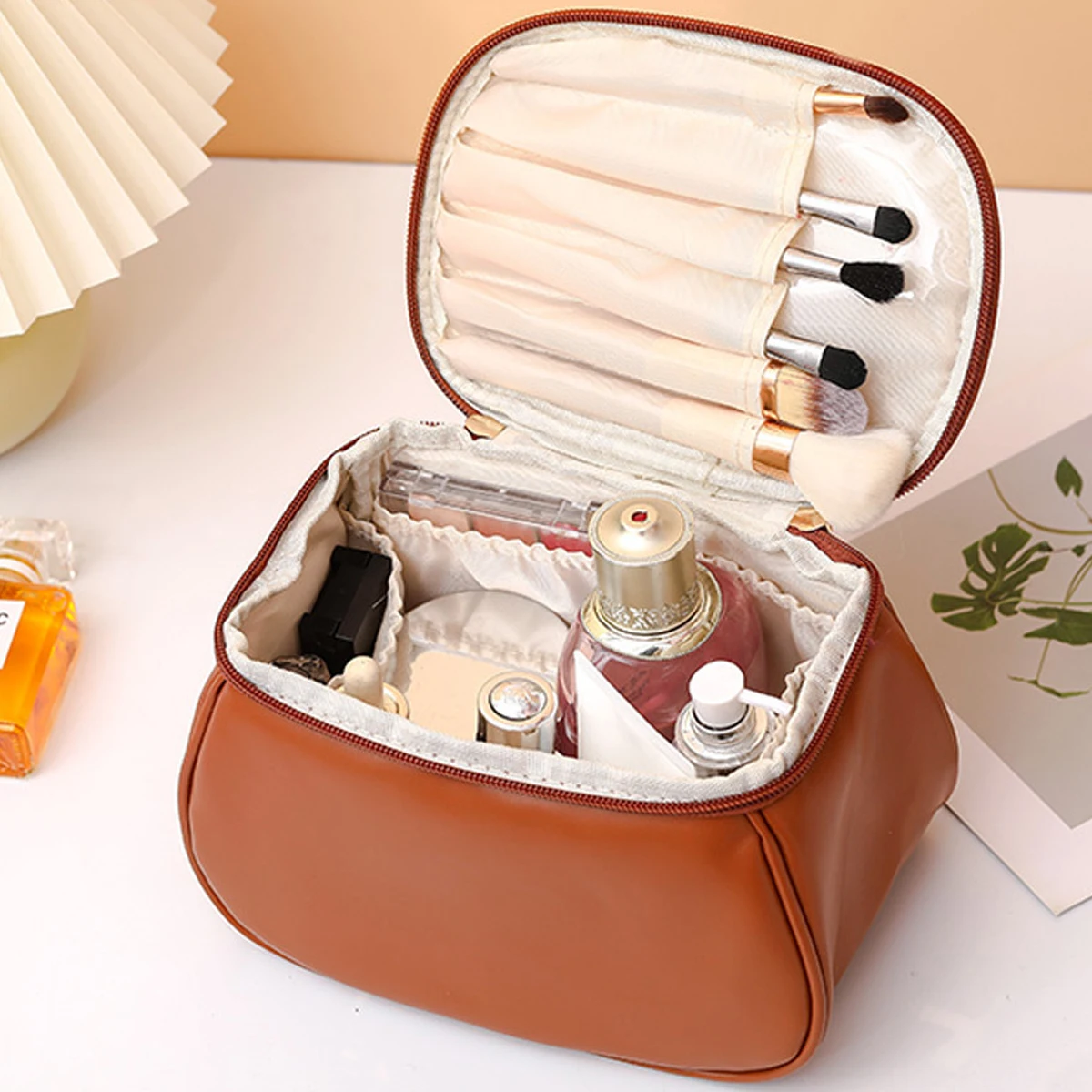 Portable PU Makeup Bag,  Large Waterproof Cosmetic Pouch, Travel Washbag With Handles 4