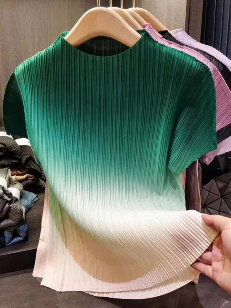 thumbnail image 1 of Camiseta plisada de mujer Miyake con hombros caídos y degradados, camiseta holgada de moda coreana para mujer, nuevo estilo de verano 2024, 1 of 5