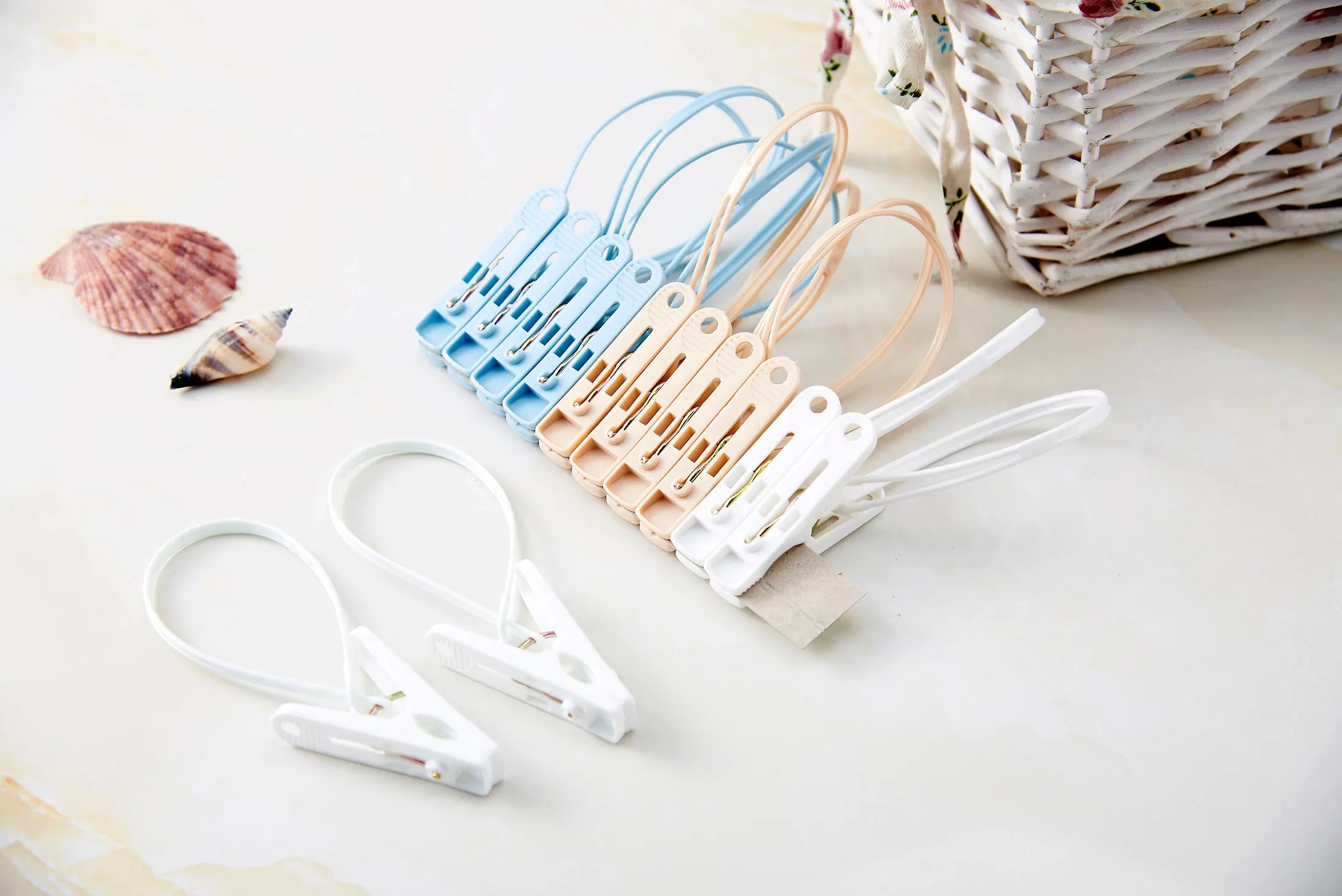 ClothesPins12PackClothesPinswithPlasticRopeforClothesline