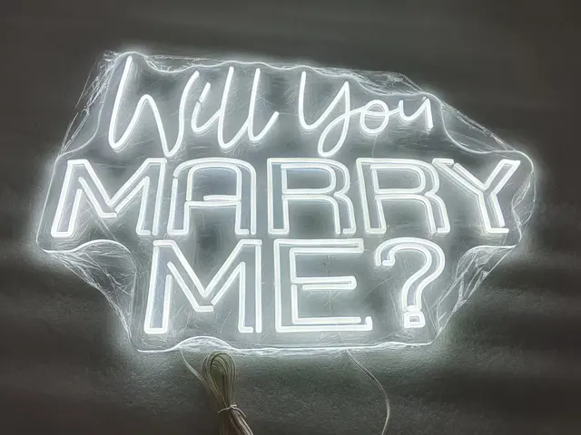 Insegna Al Neon LED Personalizzata - Nome, Testo O Logo Per Casa, Bar, Matrimoni (30 Font) - Foto 3