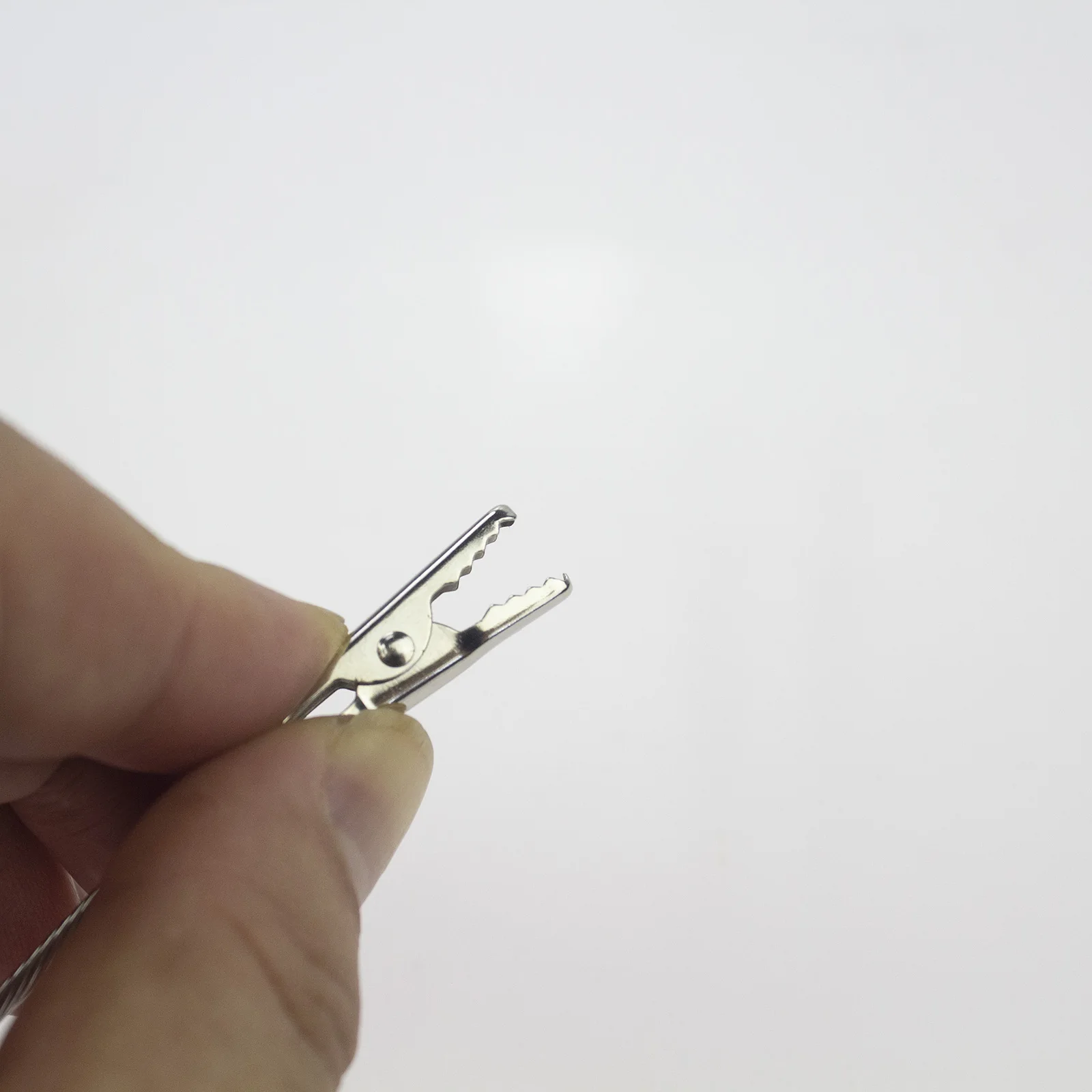 많은 50pcs 4 인치 DIY 공예 새로운 와이어 클립 카드 참고 그림 사진 메모 홀더 클립 파티 악어 클램프 클레이 케이크 액세서리