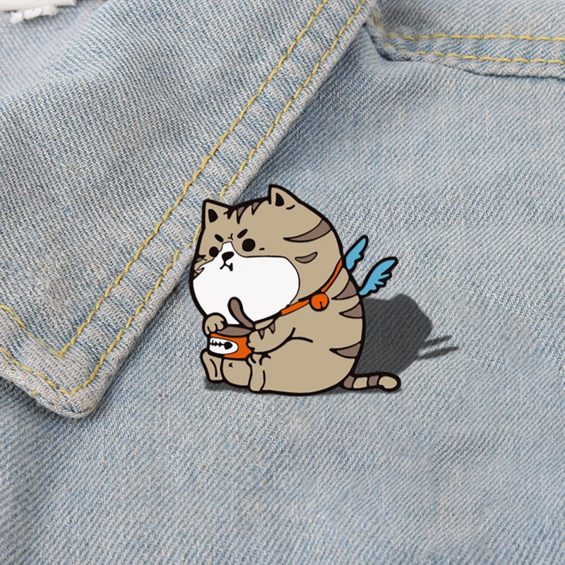 

Cute Animal Angel Cat Brooch Eat Canned Fish Small Wing Enamel Pin Cartoon Creative Lapel Pins Jewelry Backpack Denim Badge Gift