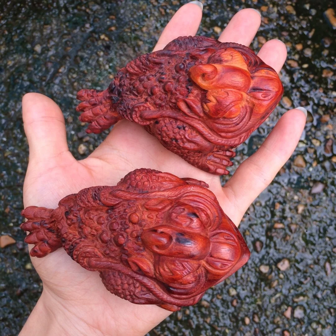 

Small Leaf Red Sandalwood Finely Carved Red Sandalwood Handlebar Car Pendant Household Jewelry Mahogany Ornaments Buddha Beads