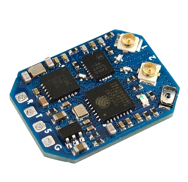 Détail du module ELRS R24-D, puce SE2431L et connecteurs U.FL visibles