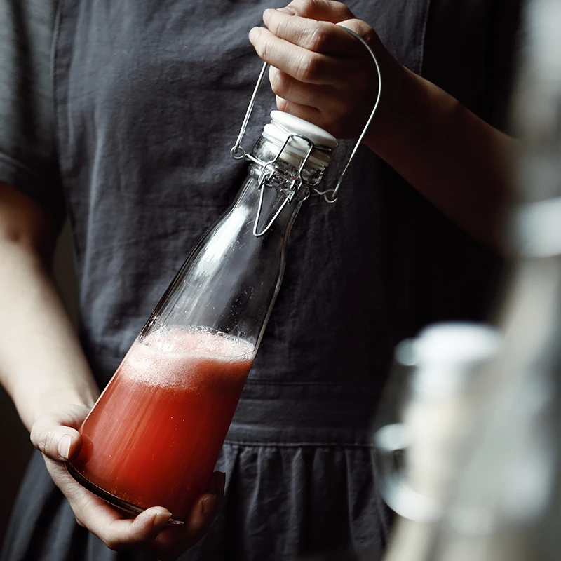 Men&ugrave; Dispensa Replica Bottiglioni Da 2 Litri In Vetro R Delicato Narcotico