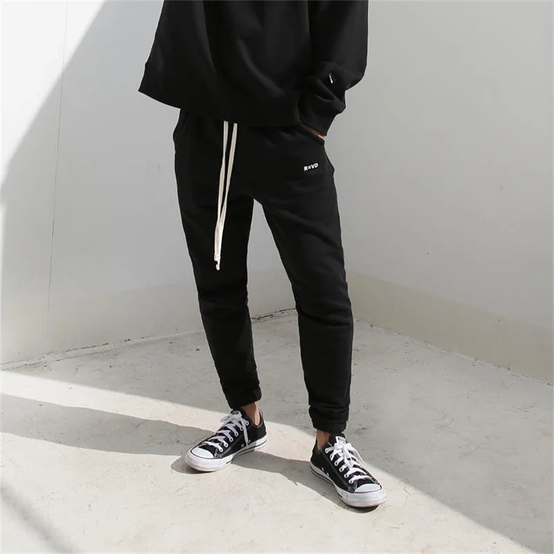 Рисунок 2 - Брюки мужские однотонные на шнуровке