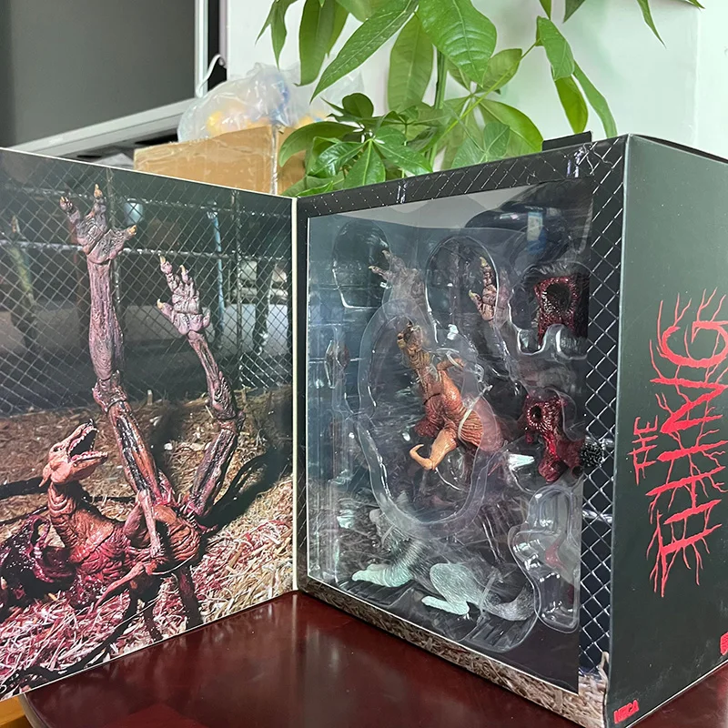 NECA Figure Collectible The Thing Deluxe Ultimate Dog