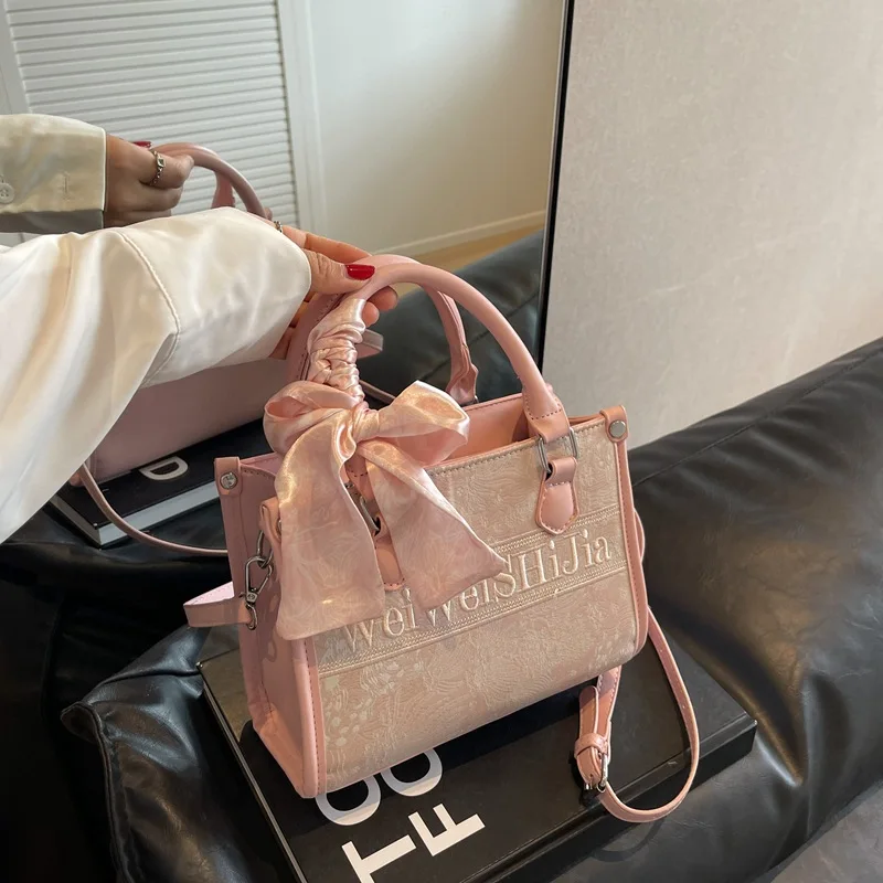 2024 New Printed Embroidered Handbag Women's Large Capacity Shoulder Bag Fashion Handbag Luxury Jacquard Shopping Beach Handbag