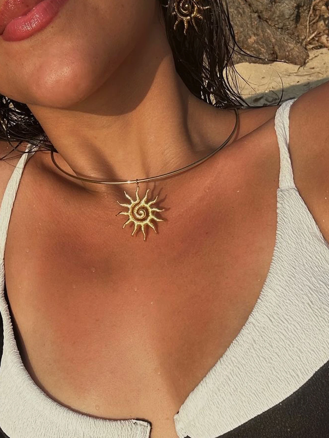 Minimally Irregular Hollow Sun Pendant Fashion Womens Necklace