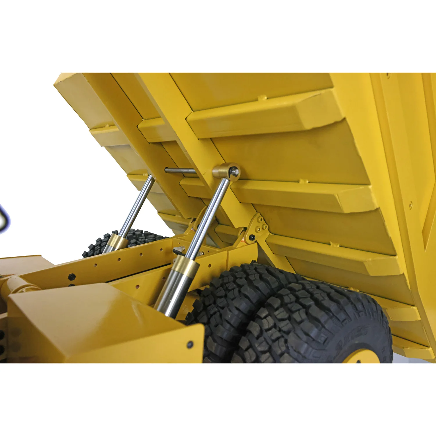 793D RC Hydraulic 1/20 Mine Truck Metal Dumper Painted Yellow Assembled Model Car Radio Light System Warning Sound Toy TH20436 4