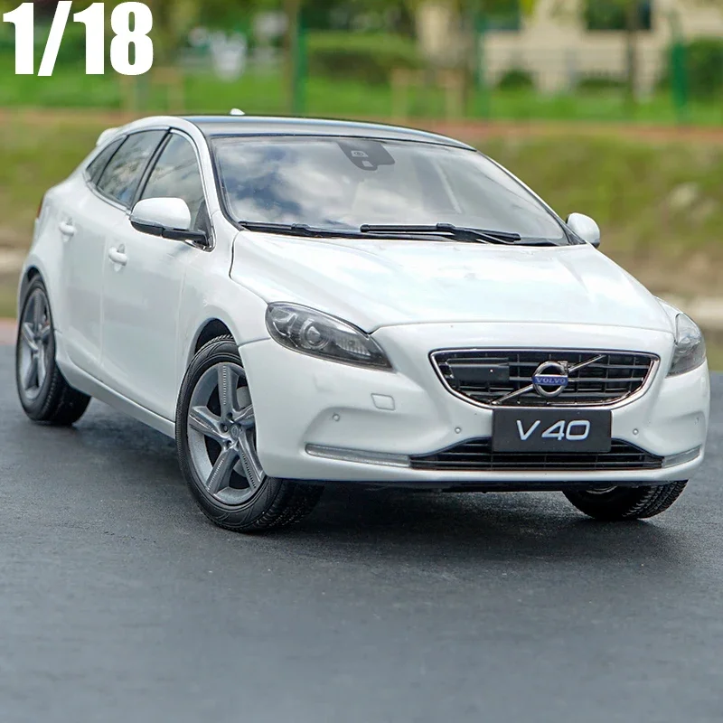 

1:18 Diecast Model For Volvo V40 2016 White Brown SUV Alloy Toy Car Miniature Collection Gifts Collection Free Shipping