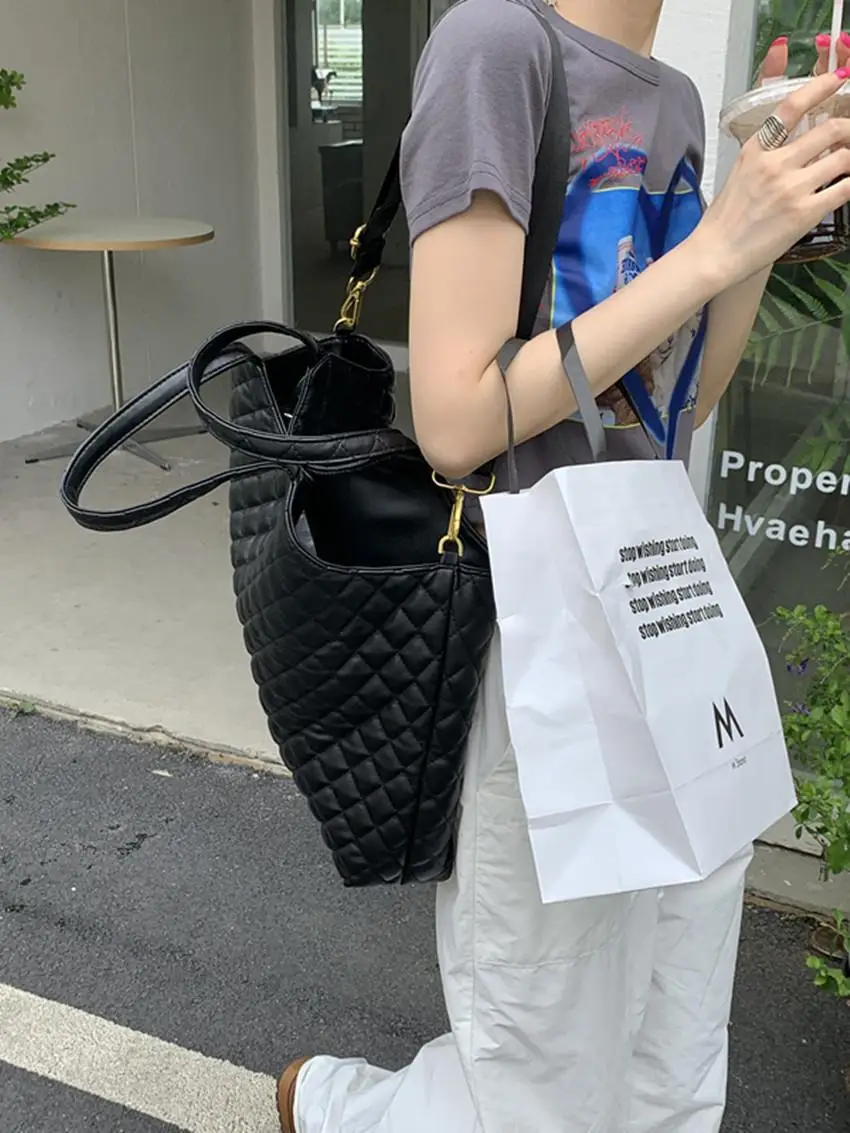 Black Large Metro Shoulder Bag