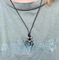 Collier gothique avec pendentif étoile creuse, corde en cuir Vintage, bijoux à la mode pour femmes et hommes, pentagrammes, breloque ras du cou, cadeau 2