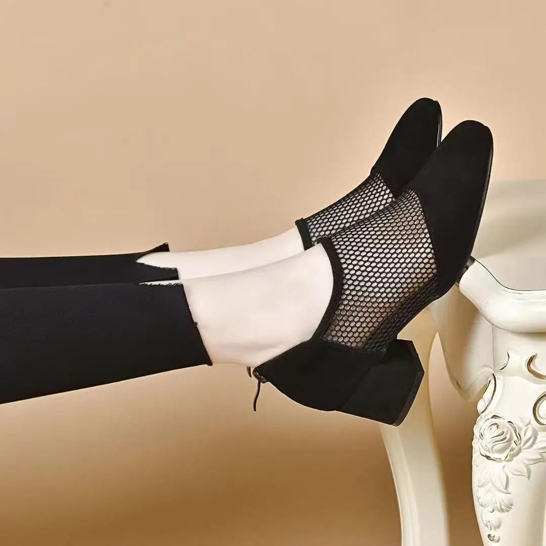 Damen Chunky Heels Stiefeletten für den Sommer 2026 – Mesh-Hohlmuster, Wildlederimitat, kurze Stiefeletten, Übergrößen, spitze Zehenpartie, Sandalen – Detail 10