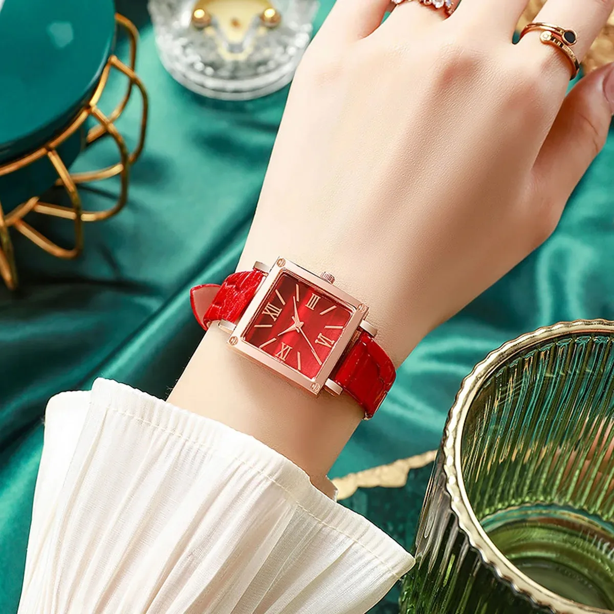 1pc Fashionable and Minimalist Women's Square Belt Quartz Watch New Popular Retro High-end Roman Watch