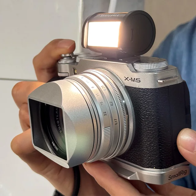 Voigtländer COLOR-SKOPAR 18mm Squarehood Metal Square Lens