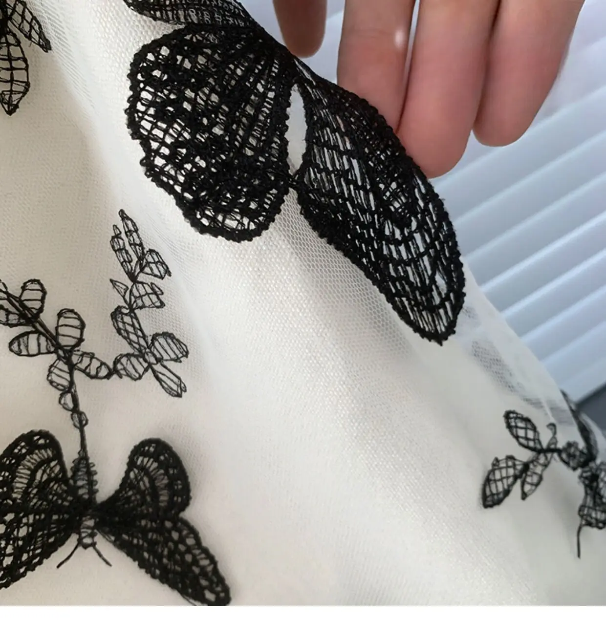 Embroidered canvas bag for leisure travel, women's bag for artistic, large capacity, versatile, one shoulder convenient bag, student bag_voghion.com