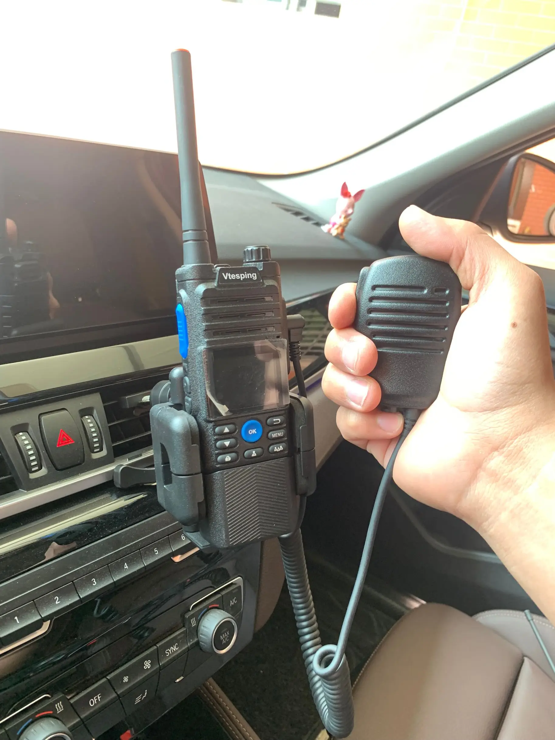 newtypewalkietalkietwowayradioVehiclemounts.jpg
