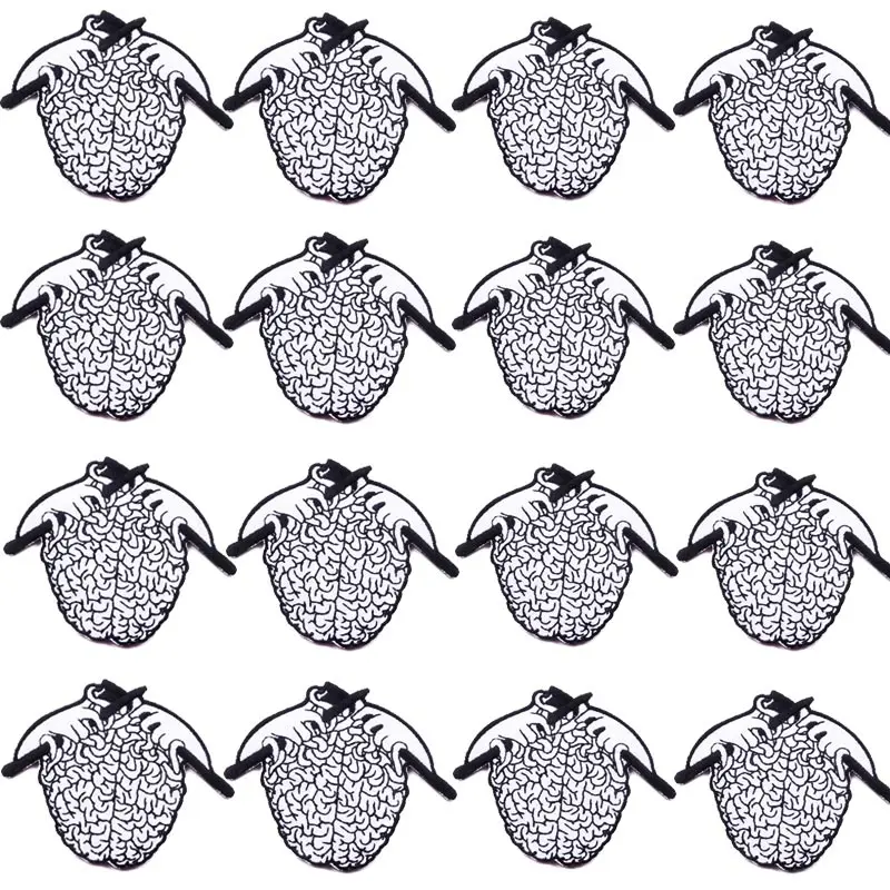 10Pcs Vestiti Bianchi All'Ingrosso Della Toppa Del Cuore Ferro Sulle Toppe Sui Vestiti Toppe Termoadesive Per I Distintivi Dell'Assassino Dell'Abbigli