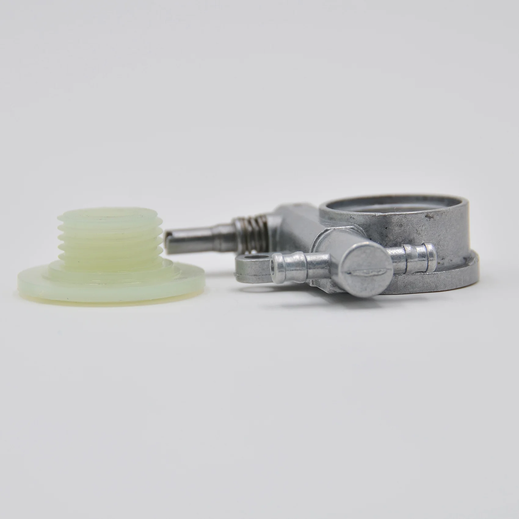 Chainsaw Spare Parts Chainsaw Oil Pump Worm Drive Gear 1Set Fit for 25CC/38CC Chain Saw