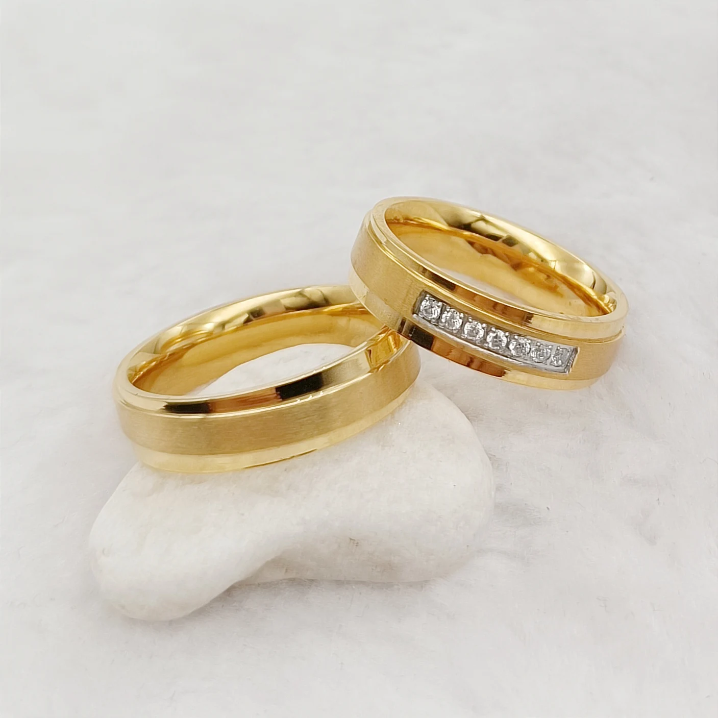 

Latest Affordable Lover's Proposal Wedding Rings for Men and Women 18k Gold Plated Stainless Steel Jewelry