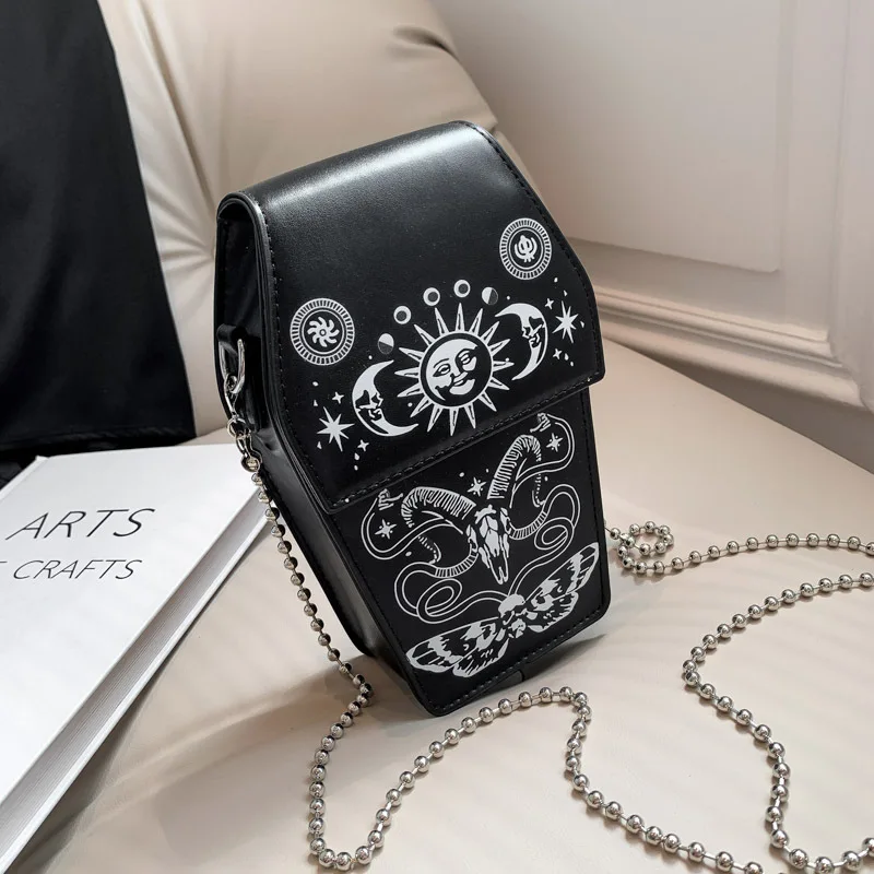 

Xiuya Y2k Gothic Black Crossbody Bag Pu Leather Skull Print Letter Chain Coffin Shape Shoulder Bag Hip Hop Punk Style Handbag