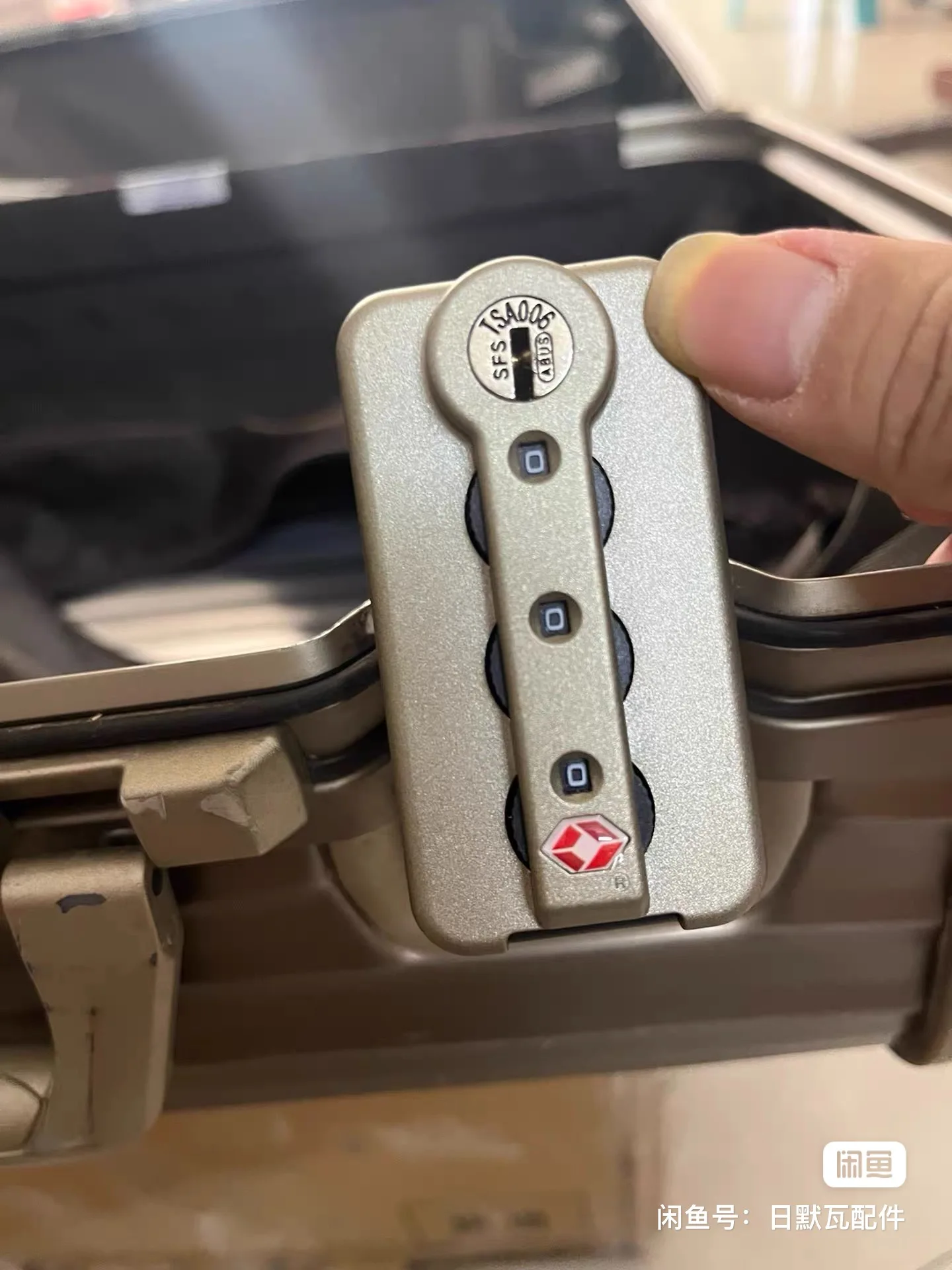 【新品・未使用】RIMOWA リモワ TSAロック TSA006 チタン s-l400.jpg