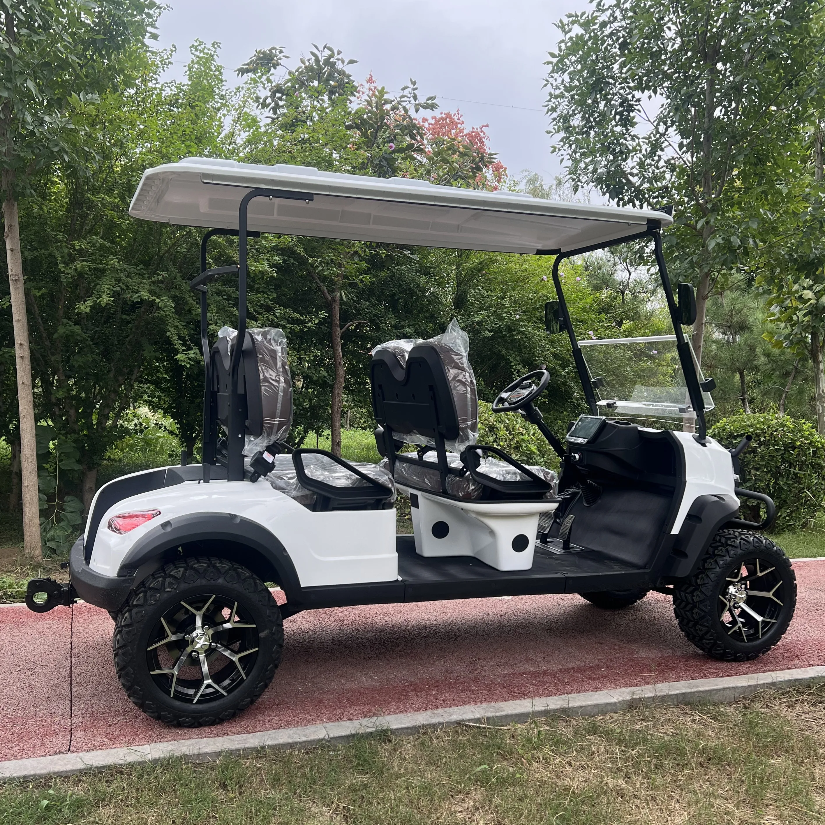 

China Factory New Model 4 Seater Golf Buggy Cart Sightseeing Car Good Quality Electric Vehicle Off-Road Hunting Golf Carts