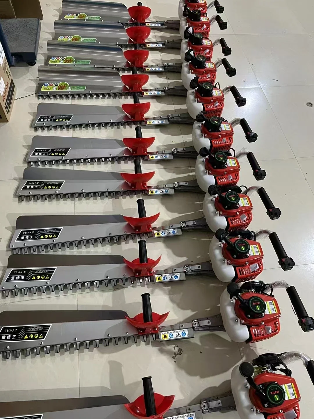 Powerful Gasoline Brush Cutter Grass Cutter Hedge Trimmer 0.7KW For Shrubs