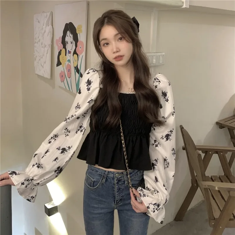 French Retro Floral Long-sleeved Blouse Women New Fashion Casual Basic Flare Sleeve Office Lady Square Collar Short Tops Female
