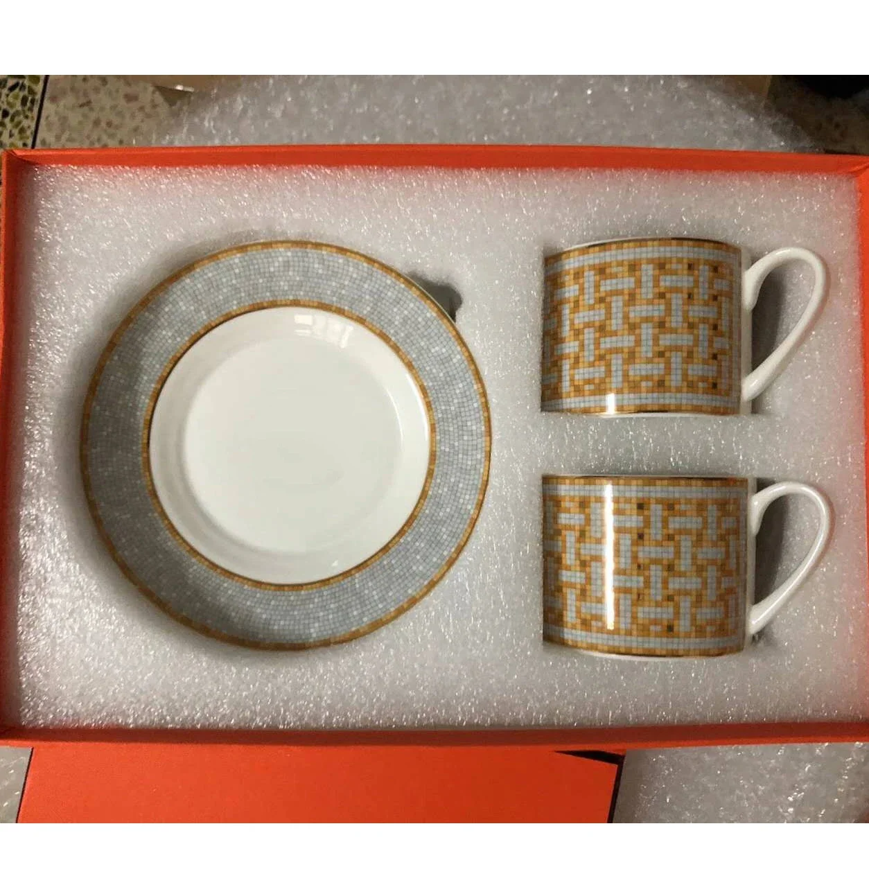 

2 PCS/ SET Elegant Top Grade Bone China Coffee Cup European Tea Cup Set and Saucer Afternoon Tea Coffee with Gift Box