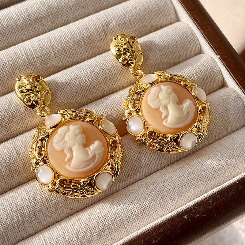 Boucles D’oreilles Vintage Camée – Clips – Acrylique – Bon état