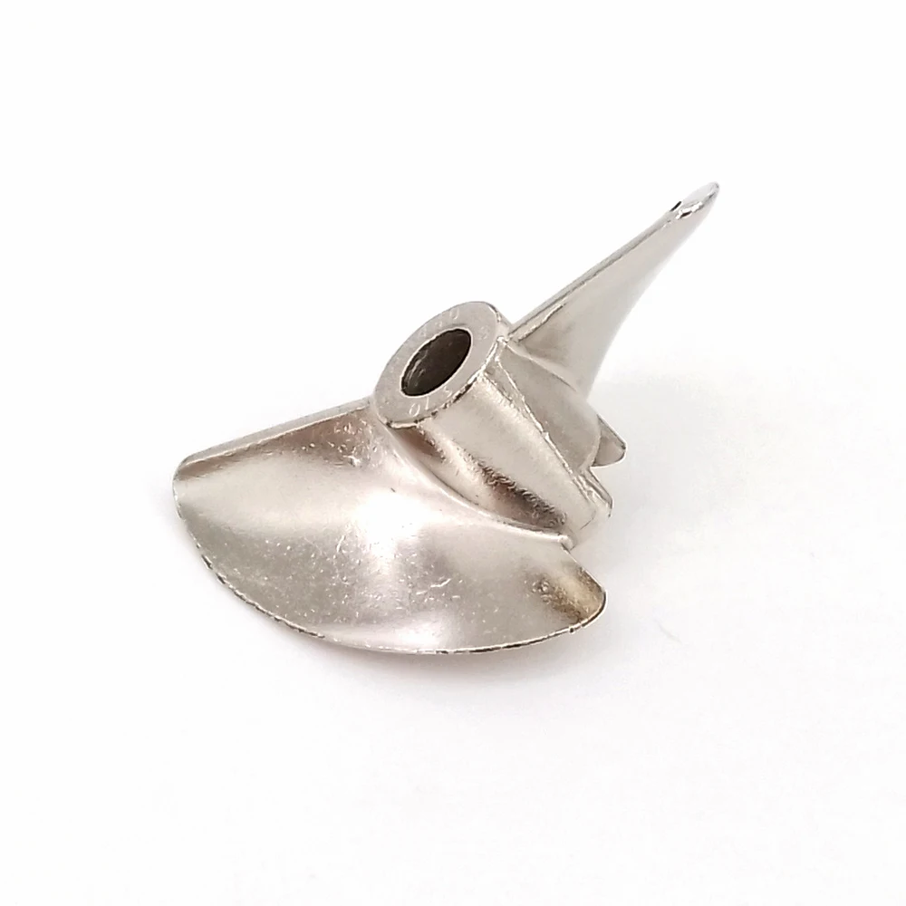 Hélice métallique pour bateau rapide RC, arbre 5mm, pas P1.4, vue de profil.