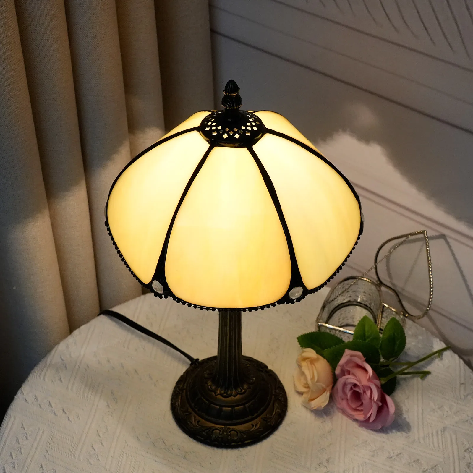 8 인치 현대 스테인드 글라스 침대 옆 테이블 램프 베이지 램프 쉐이드 책상 독서 야간 조명 거실 홈 침실 사무실