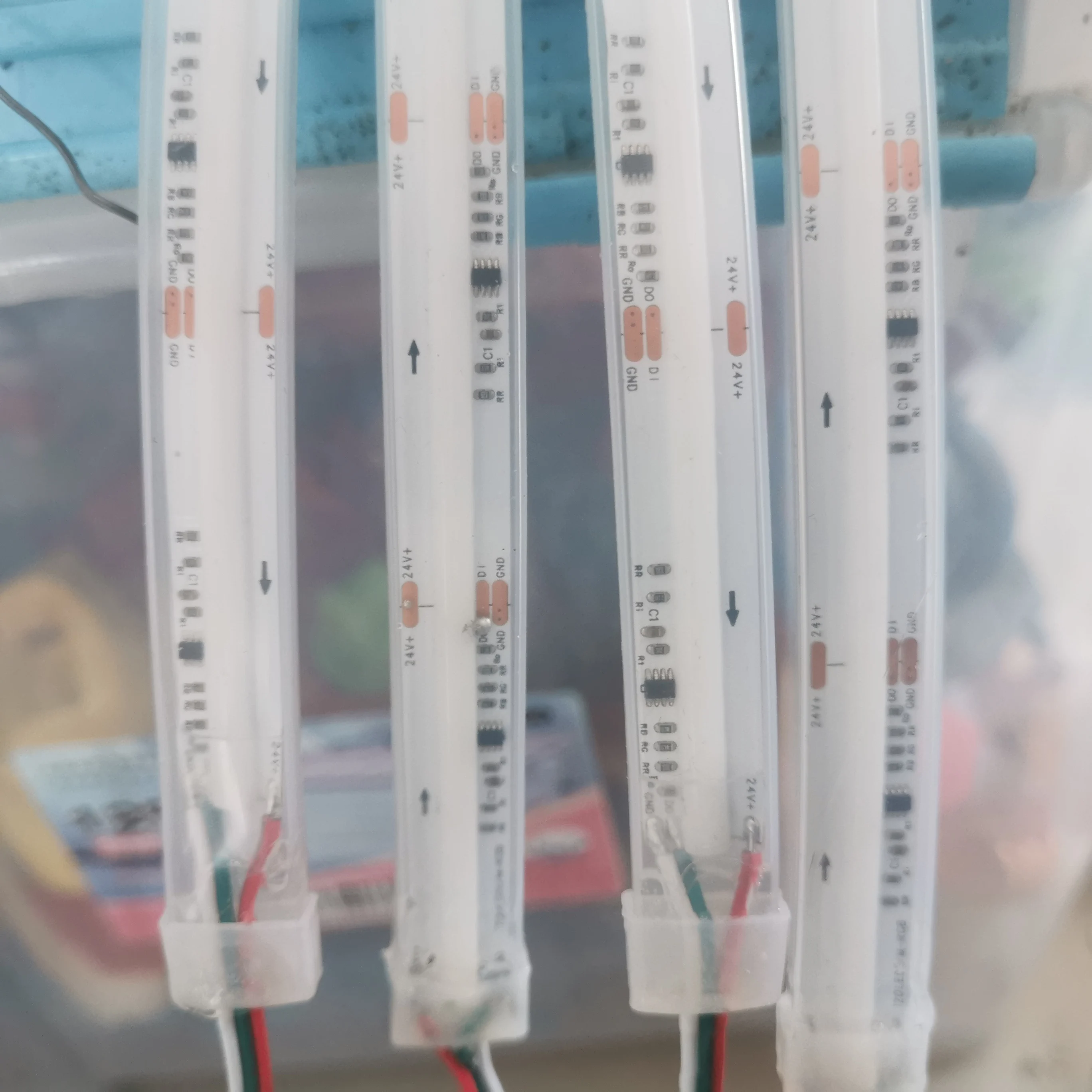 COB RGBCCT/WW/CCT 5IN1 LED 스트립 라이트 DC12/24V CRI90 어드레서블 픽셀 WS2811 칩 1200LM/미터 방수 IP67 COB RGBW