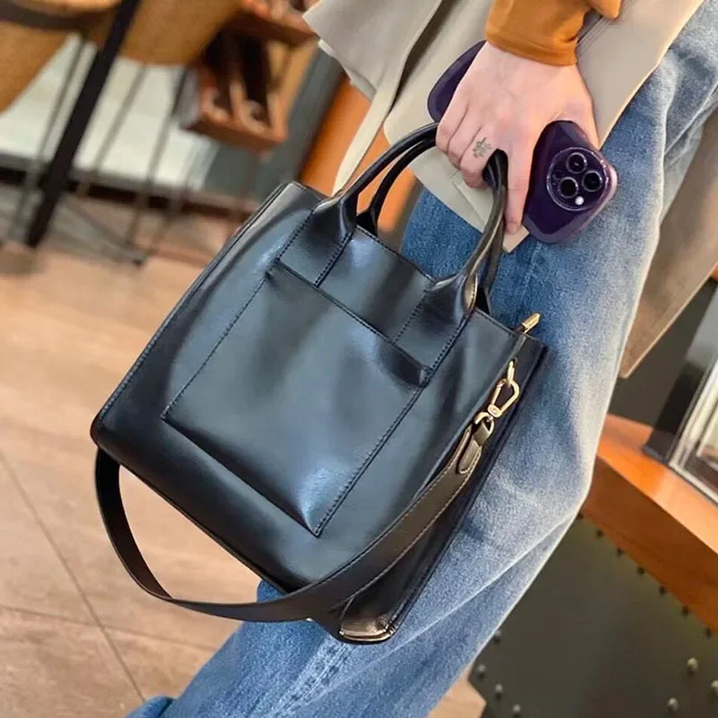 

New Large-capacity Bag for Women, Simple, Fashionable and Atmospheric Work and Commuting Crossbody Bag, Trendy Texture Handbag